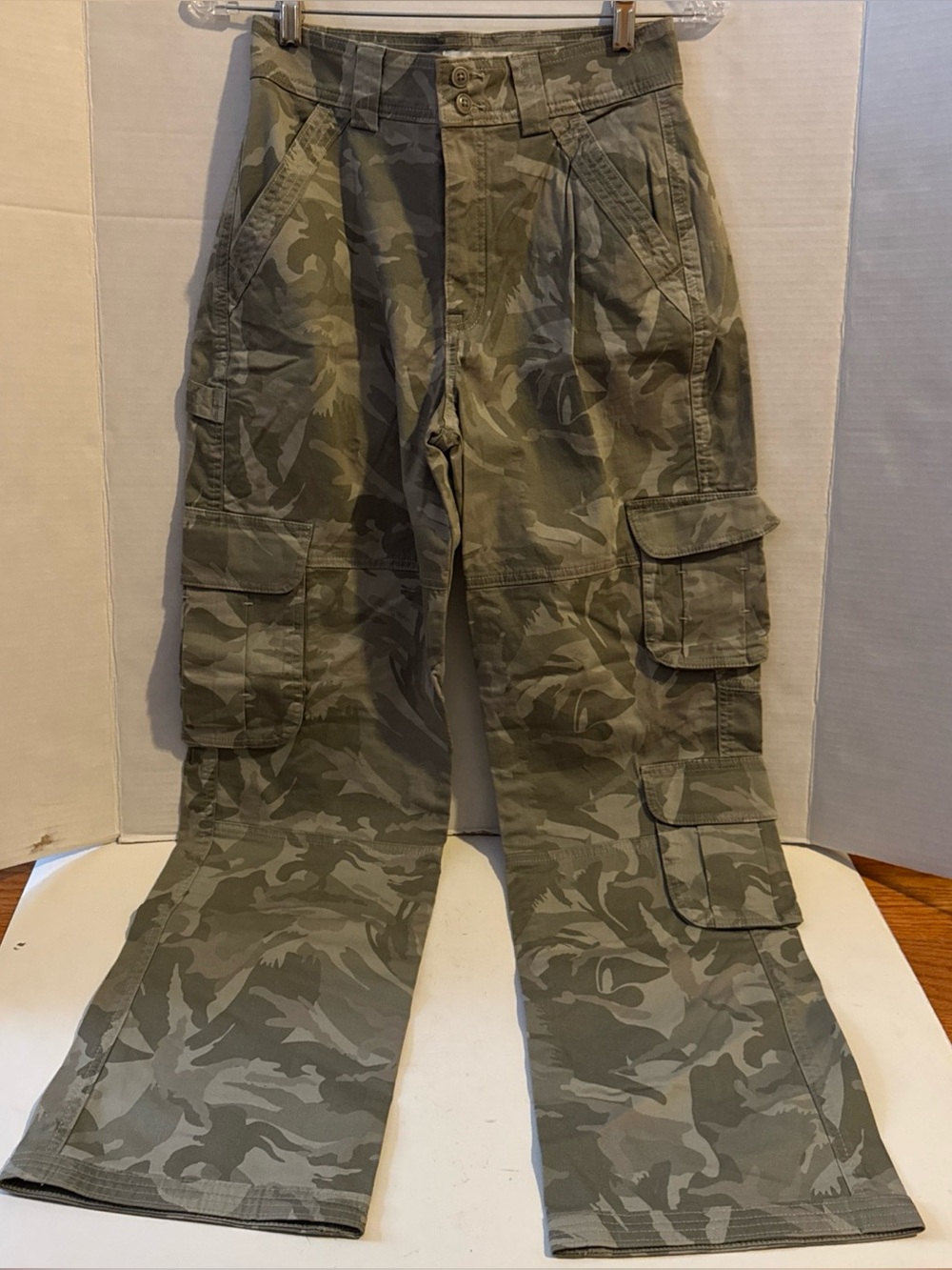 NWOT Abercrombie & Fitch Curve Love Relaxed Army Green Camo Cargo Pants 25/0R